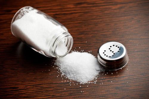 اکثر بیماران قلبی بیش از اندازه نمک مصرف می کنند