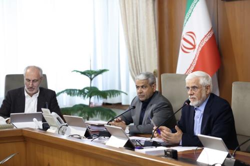 گزارش وزیر بهداشت از کاهش چشم گیر مهاجرت کادر درمان در ۶ ماهه دوم سال ۱۴۰۳
