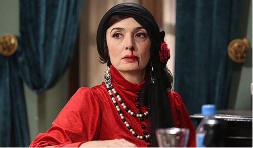 آتنه فقیه نصیری همبازی جواد عزتی در وحشی ۲ شد