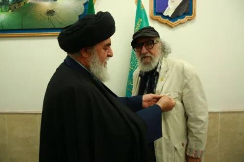 داریوش ارجمند خادم افتخاری مسجد جمکران شد بعلاوه عکس