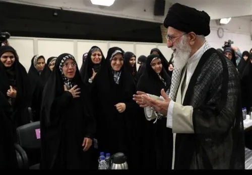 آخرین افطار شاعرانه در محضر رهبر شهید انقلاب خاطره ای که با خبر شهادت به بغض تبدیل شد